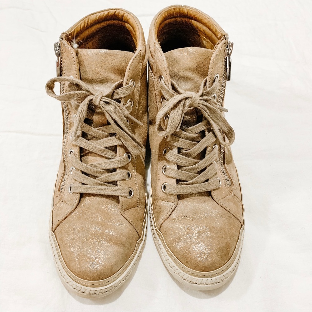 Sofft midtop leather sneaker in gold, size 7.5